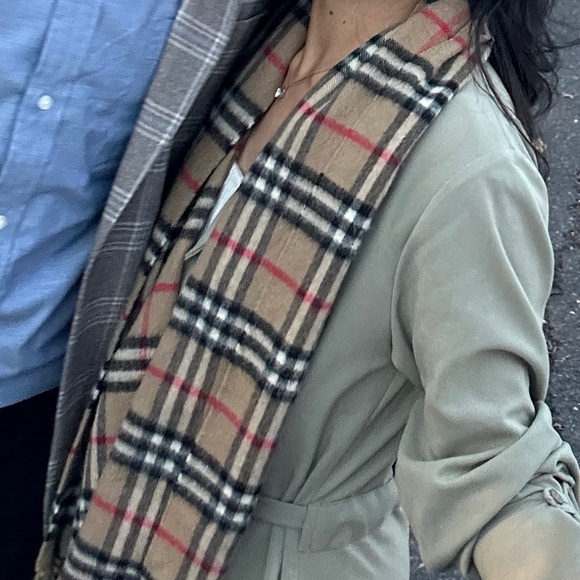 🔥 Gorgeous Vintage Burberrys Scarf Nova Check Tan - Picture 5 of 5